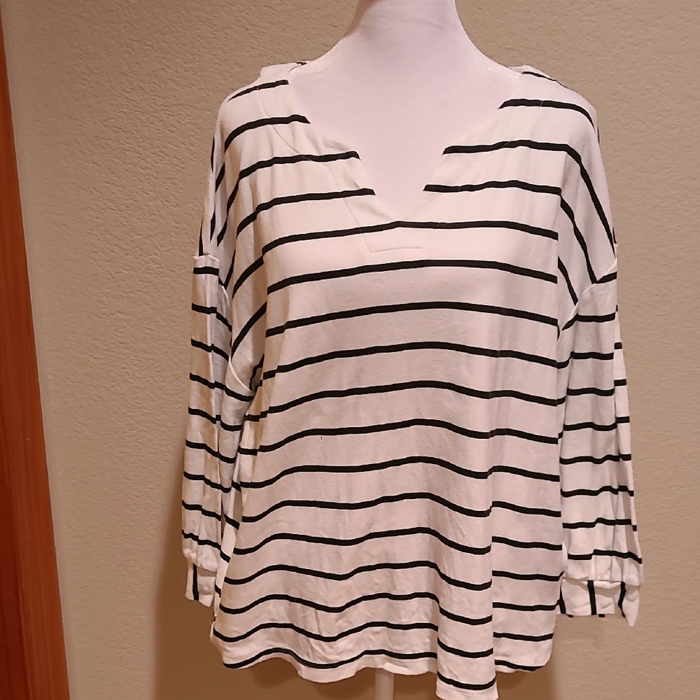 Croft & Barrow Black and White Striped Vee Neck Top Size XXL